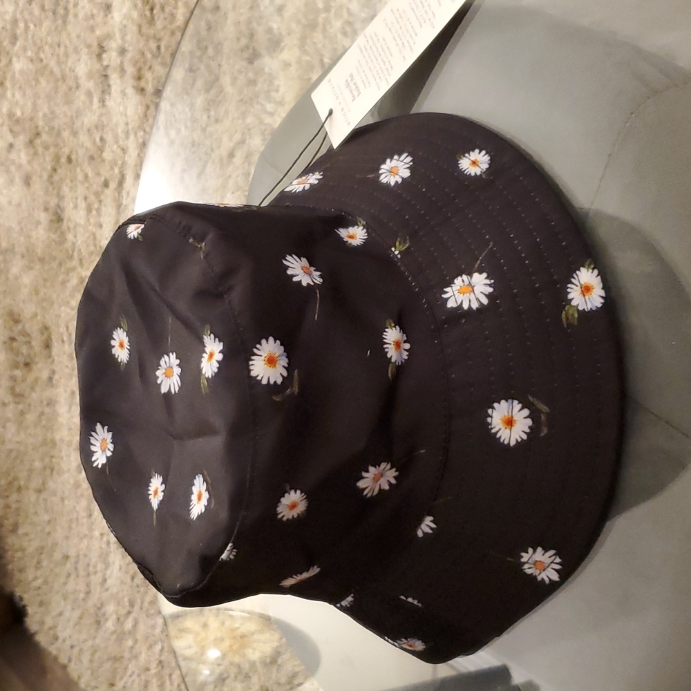 Alice + Olivia Reversible Daisy Bucket Hat - Picture 4 of 8